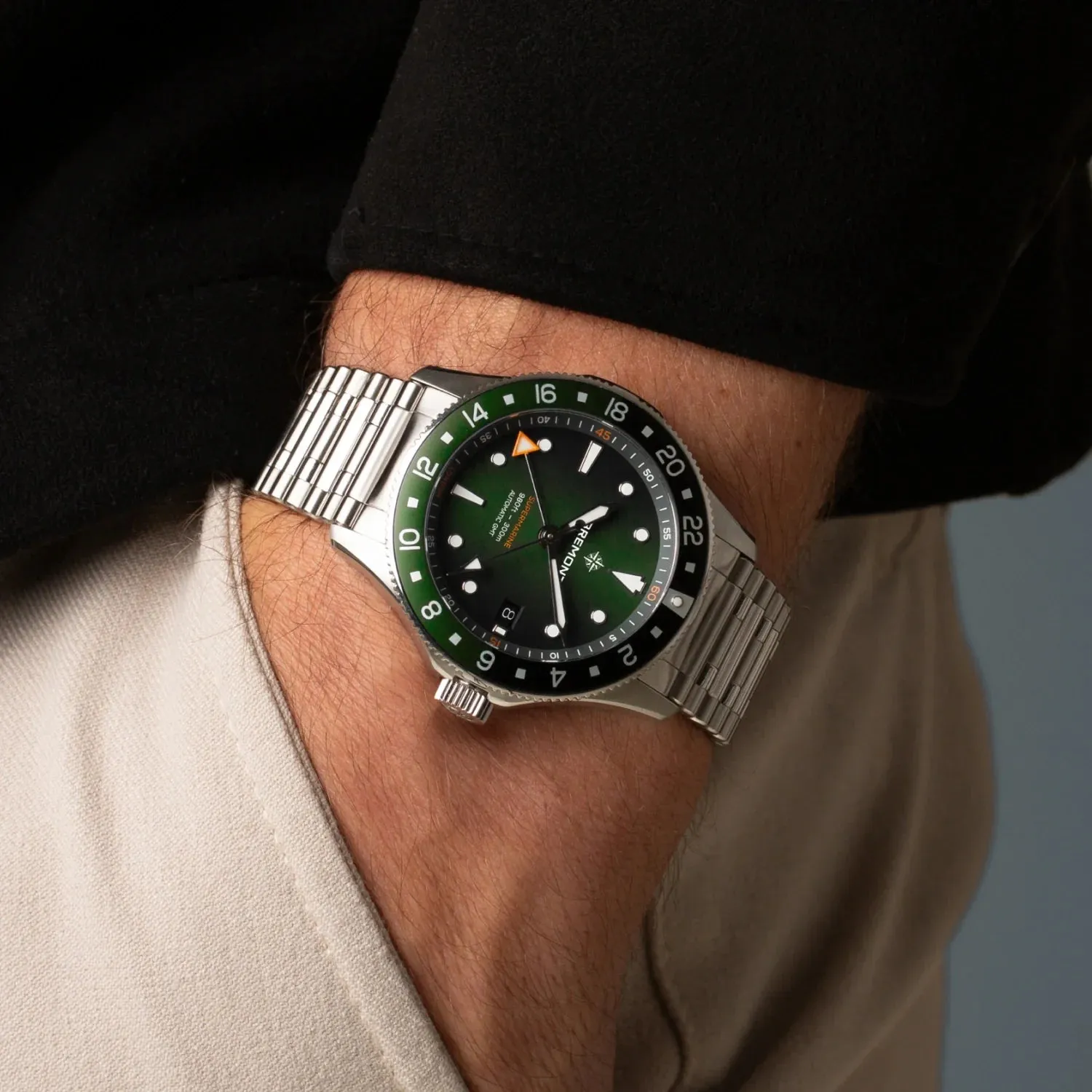 Supermarine 300M GMT, 'Tundra' Green